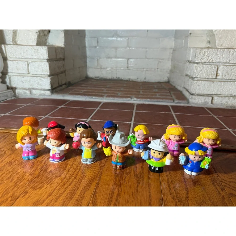 TESTED WORKS - Lot of Little People and Structures Including DC Comic Characters